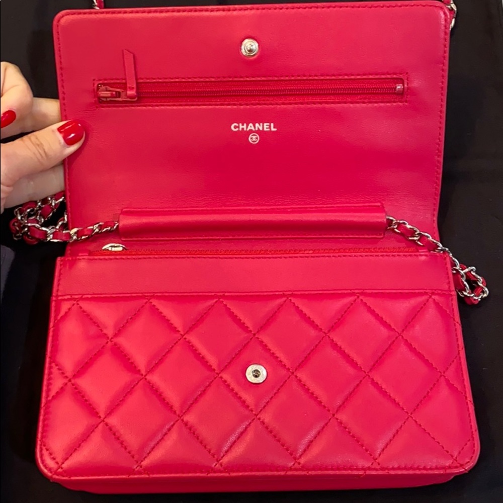 SOLD!! - Chanel wallet on chain - Authentic - Picture 3 of 10